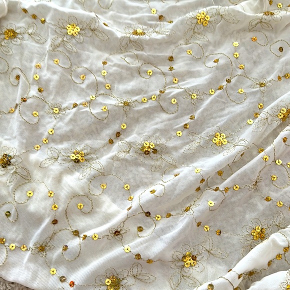 Gold and white bikini with sash ! - Picture 5 of 10